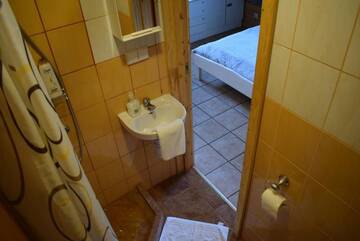 Фото номера Дом с 4 спальнями Загородные дома Kaimo turizmo sodyba Geras г. Leliūnai 51